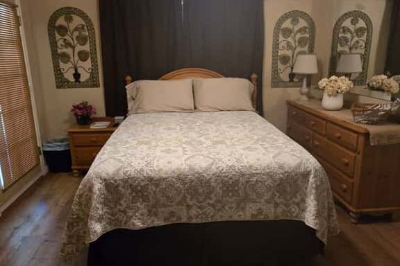 Nora Guest Suite Retreat - Image 1