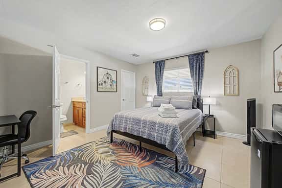 Howe House Room 2 | Fern Room - Image 1