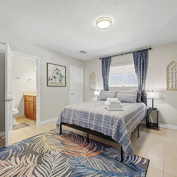Howe House Room 2 | Fern Room - Image 1